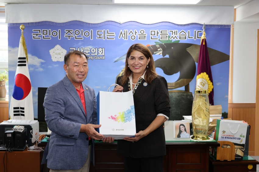 캘리포니아 샤론 커크 실바 의원 방문_2