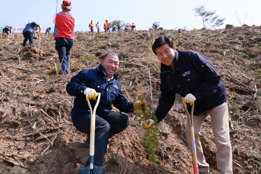 제81회 식목일 기념 나무심기 행사_3